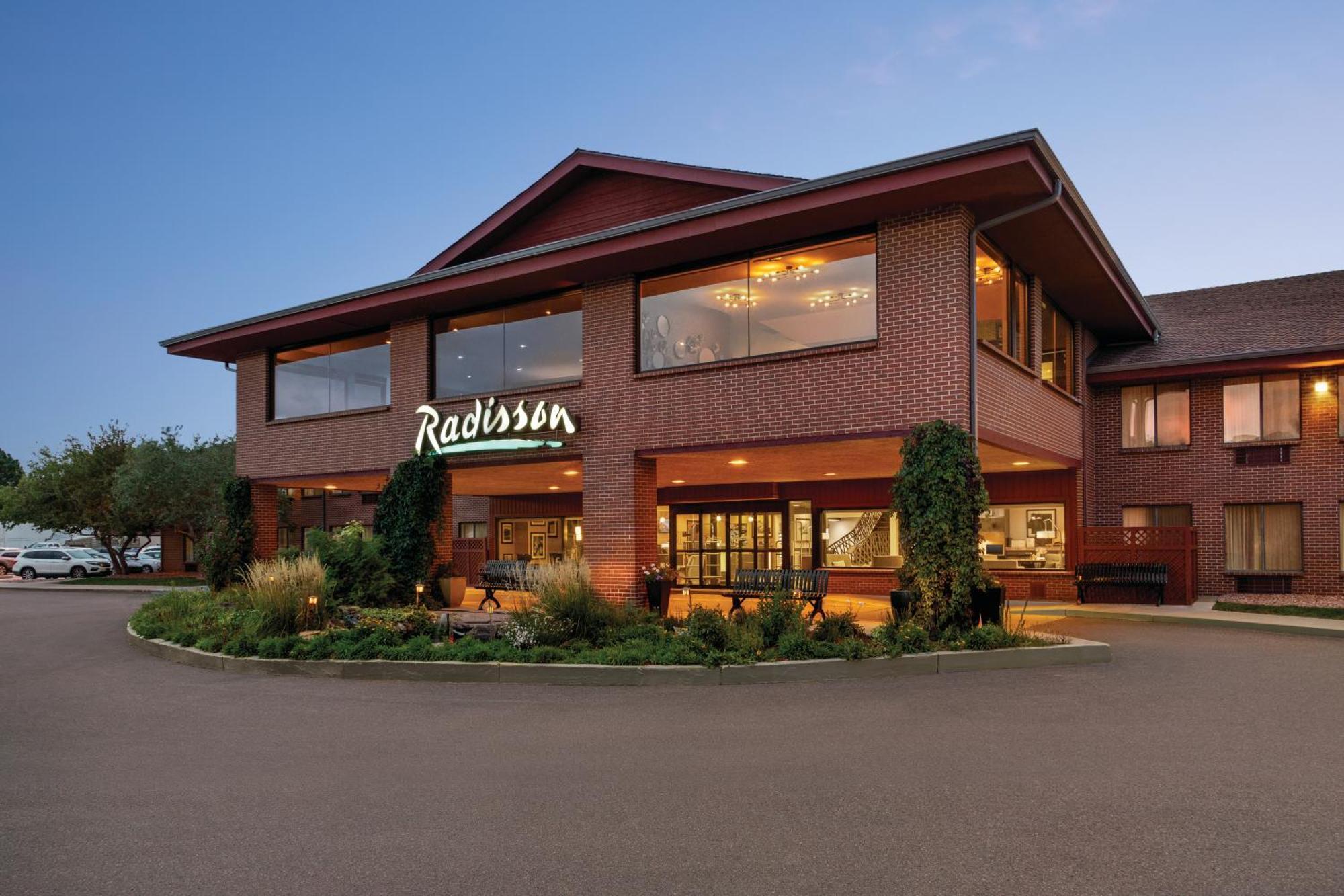 Hotel Radisson Airport 3*