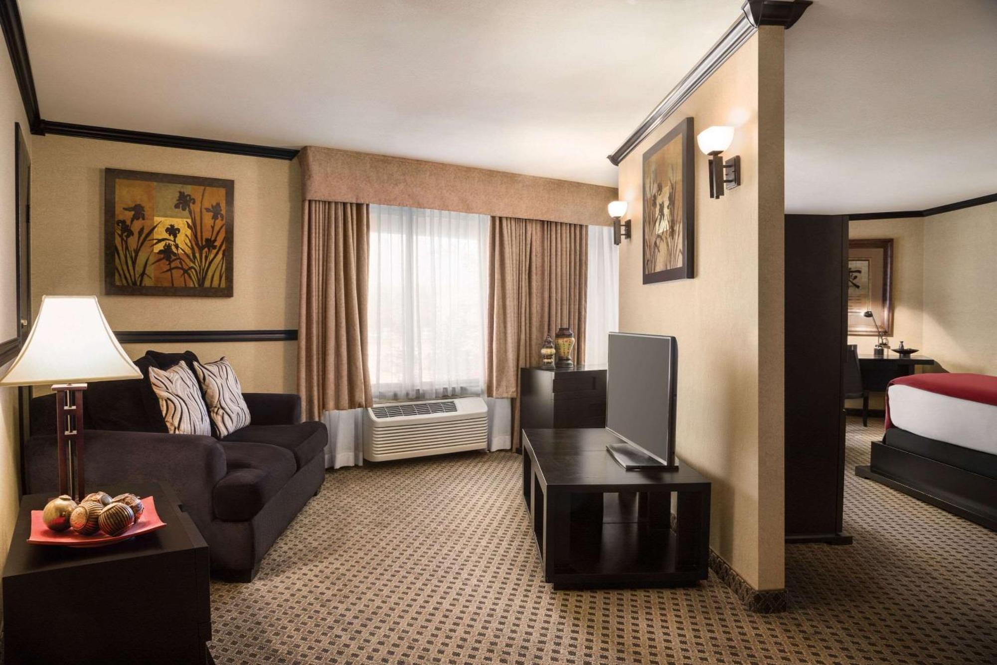Radisson Airport Hotel Colorado Springs