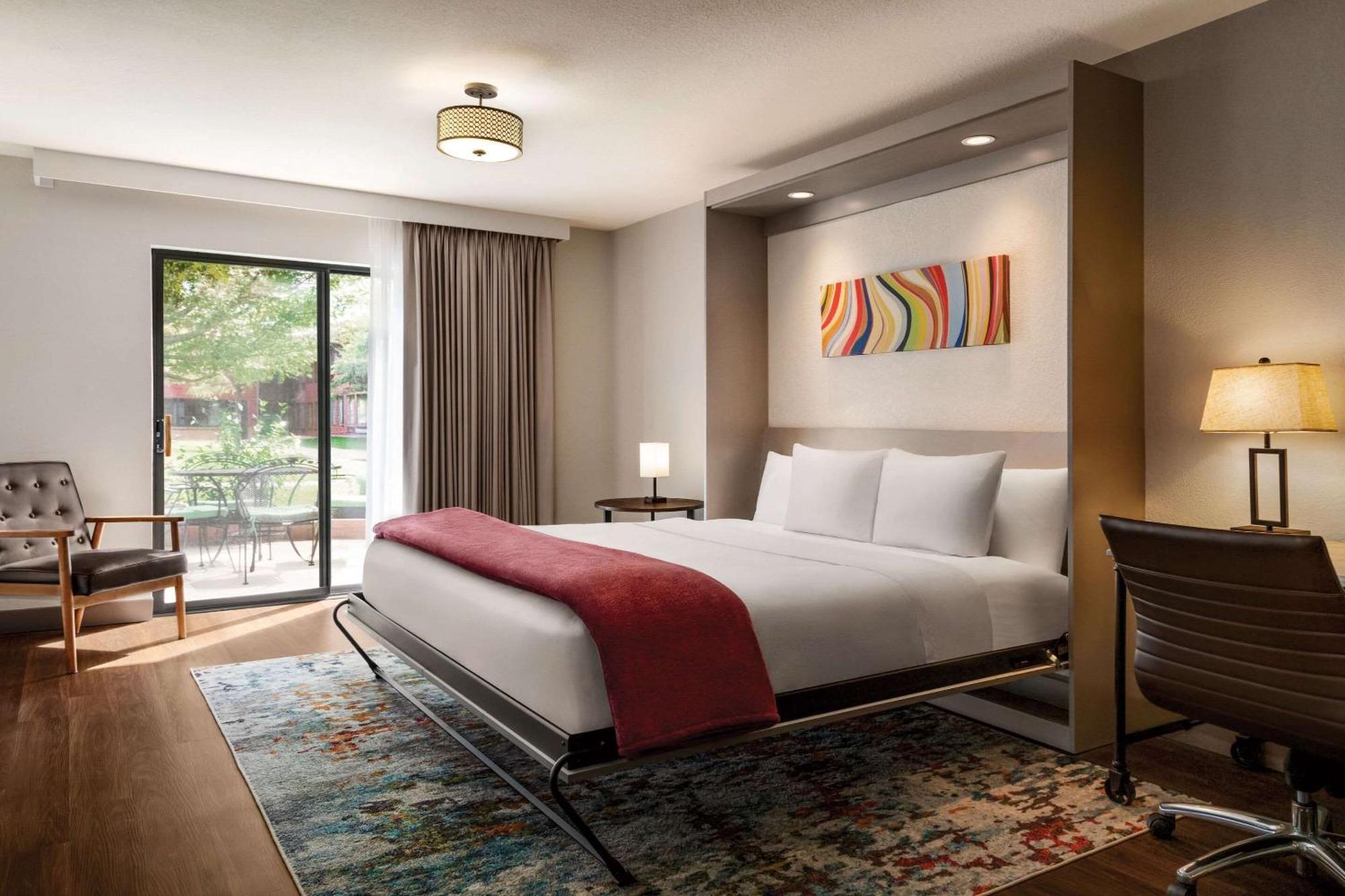 Radisson Airport 3*