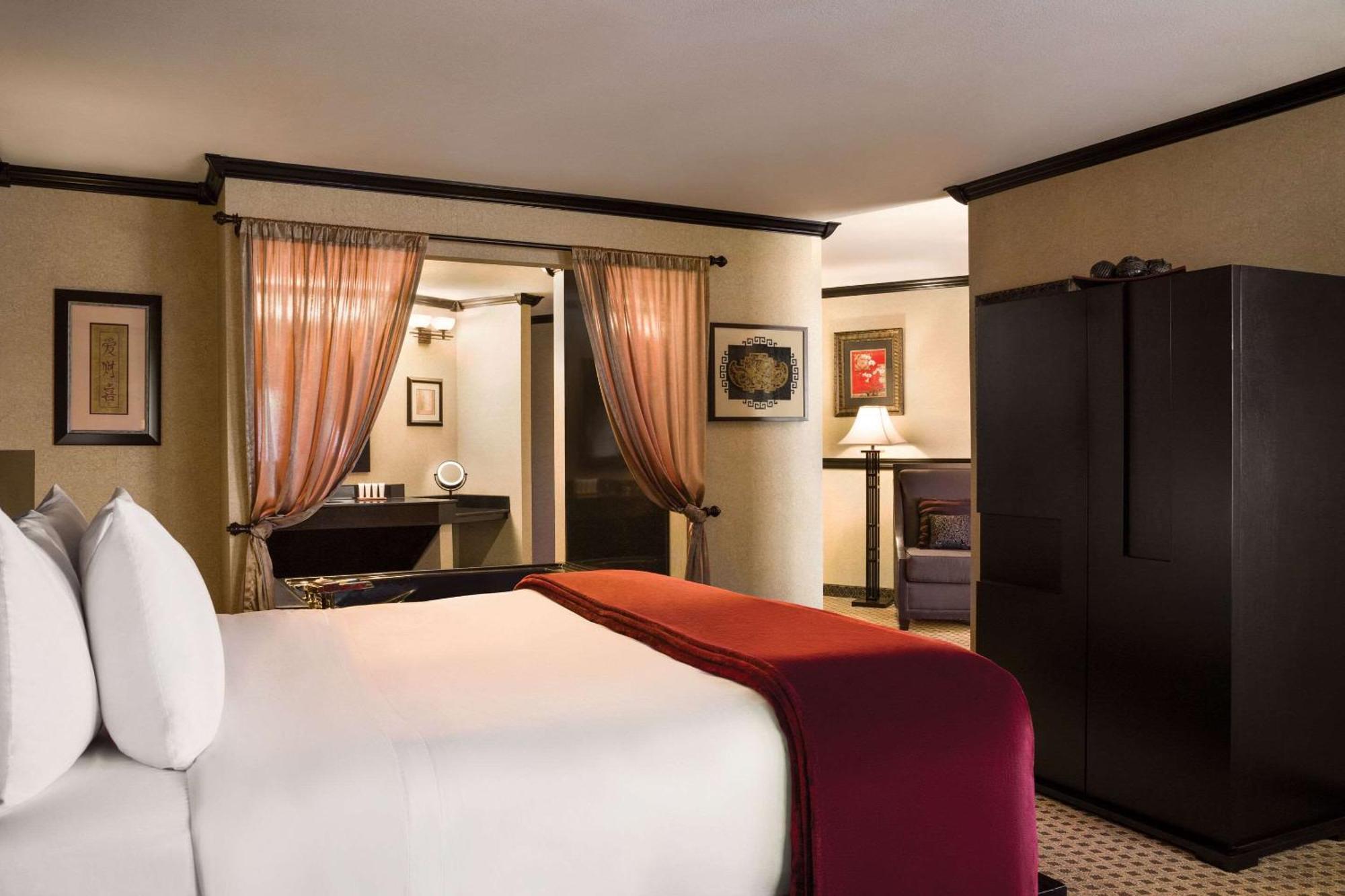 Hotel Radisson Airport 3*